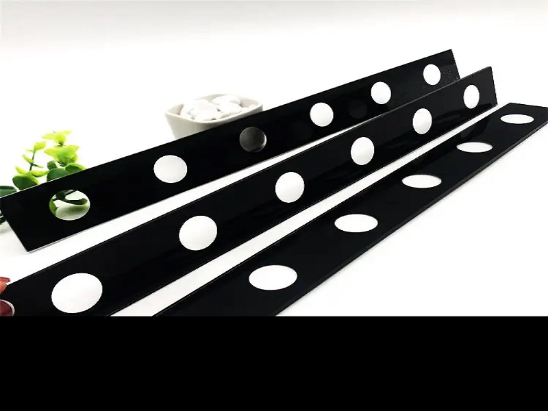 LED Light Glass: Enhancing the Degree of Urban Intelligence