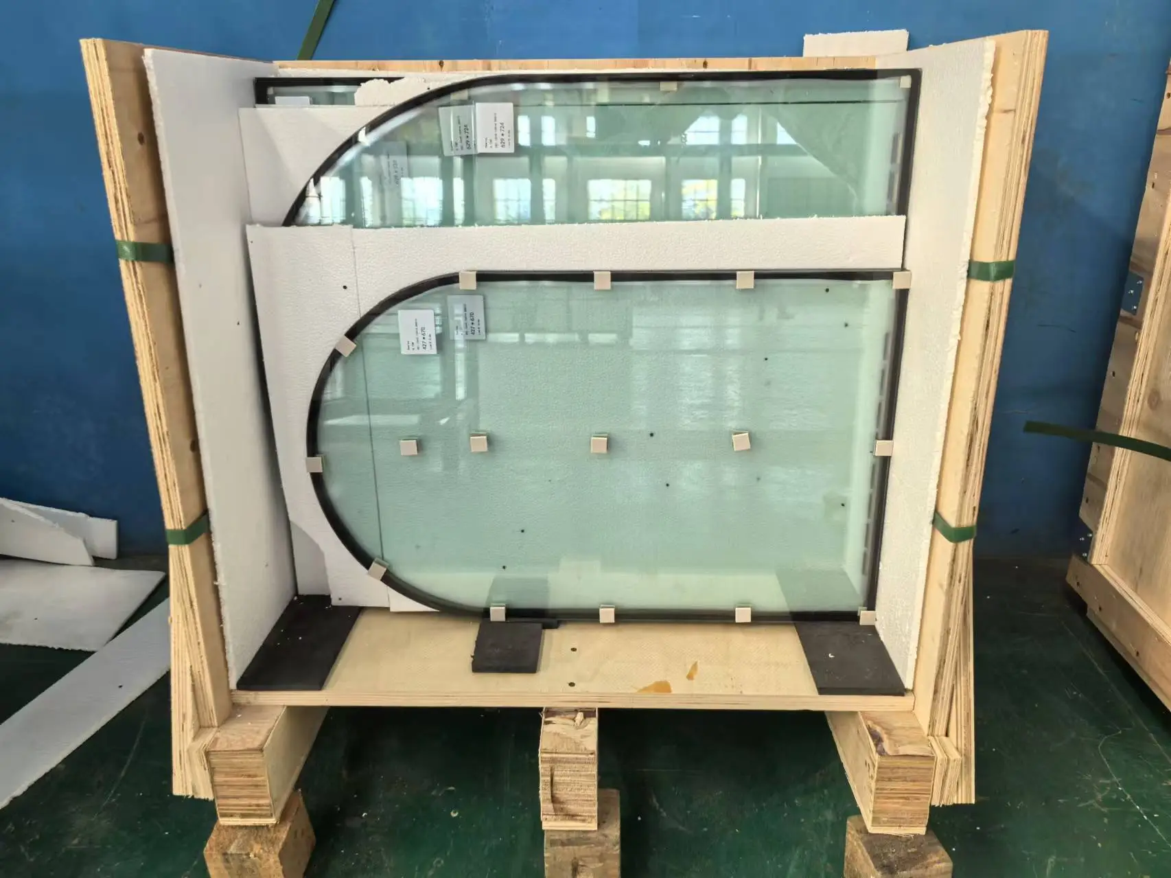 shaped vacuum glass